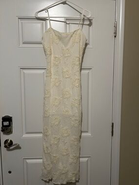 Sleeveless Cream Floral Appliqué Midi Dress